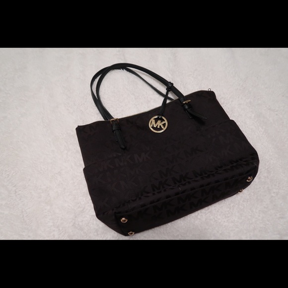 Michael Kor’s Tote Purse - Picture 4 of 7